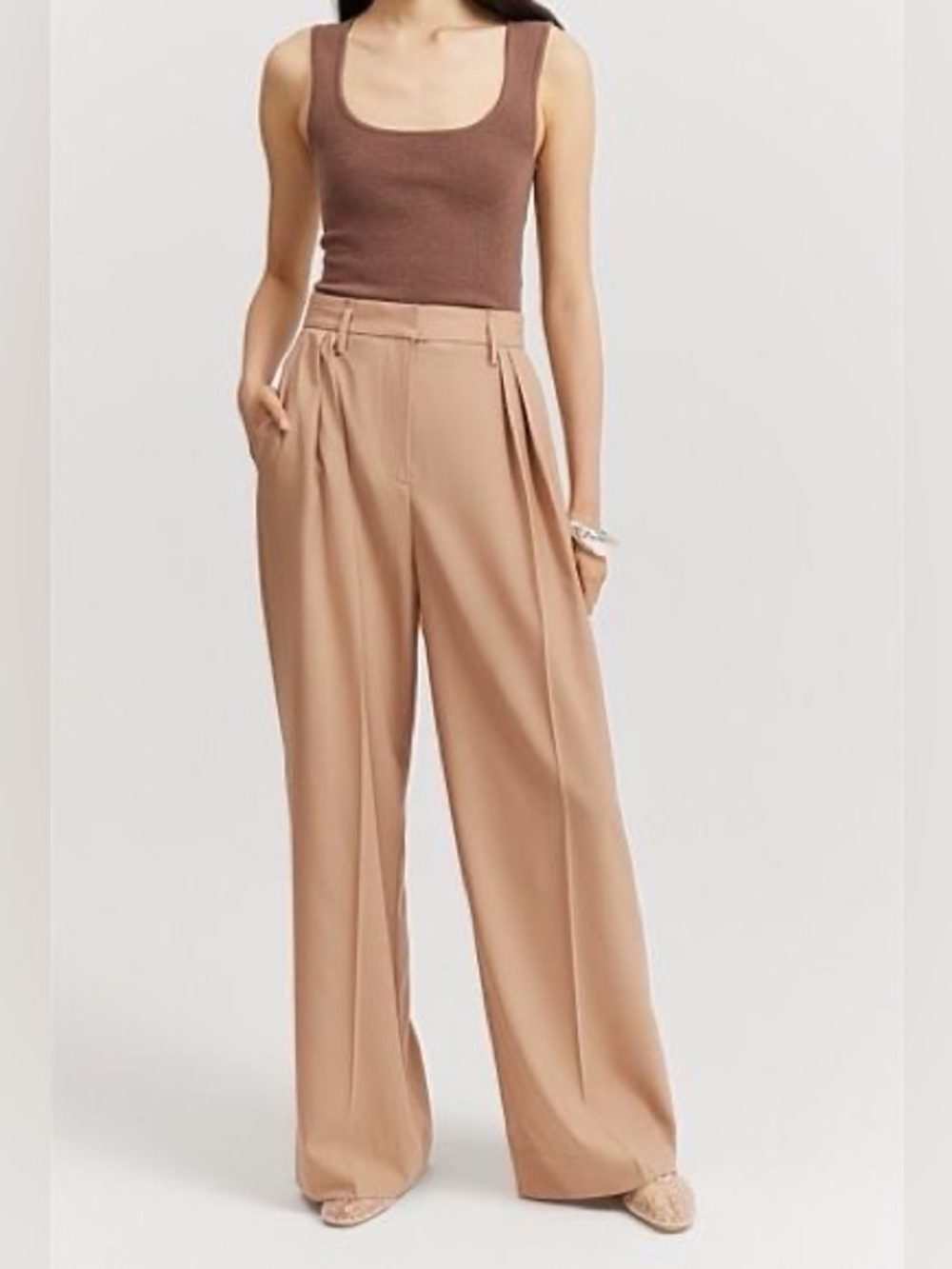 Banana Republic Factory Pleated
Wide Leg Mocha 10 Silky
Relaxed Trouser Pants